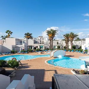 Homeforguest Con Terraza Y Piscina En , Corralejo Spain